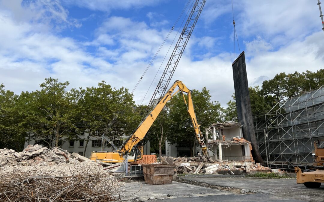 Abbruch im vollem Gange!